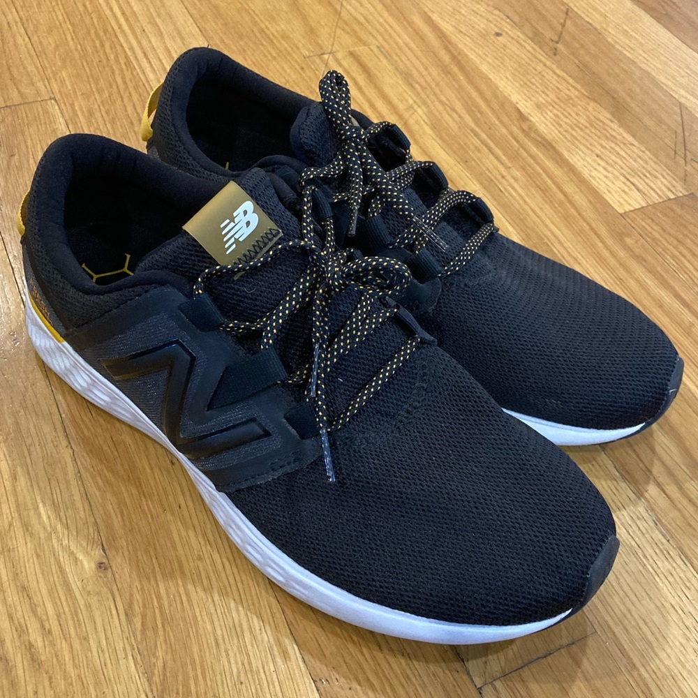 Men’s Size 11 New Balance Shoes